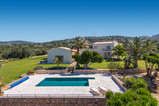 Luxury finca with tennis court, sea views and absolute privacy in a panoramic setting near Manacor