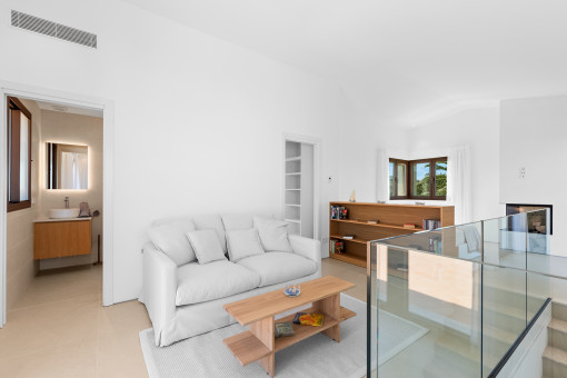 …en suite bathroom