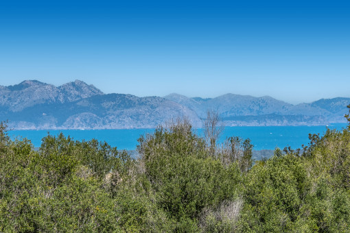 Open views extending all the way to the sea