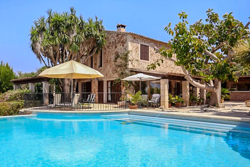 Natural stone finca with great views and tourist rental license in Manacor