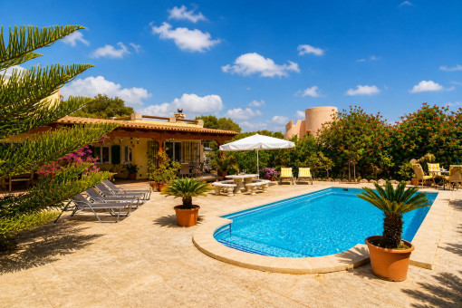 Sun terrace directly by the pool
