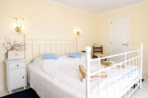 Upstairs bedroom with access to the balcony