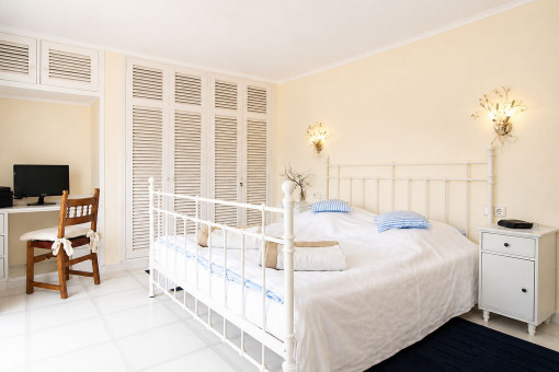 Upstairs bedroom with access to the balcony