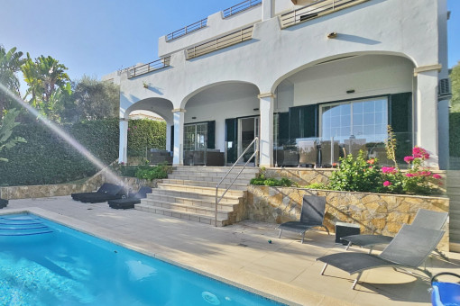 Covered terrace and sun terrace