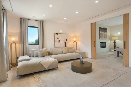 Living room with view to the fireplace