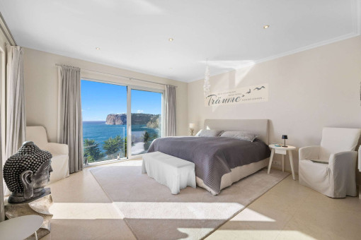 Bedroom with spectacular sea view