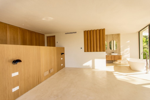 Bedroom with en-suite bathroom