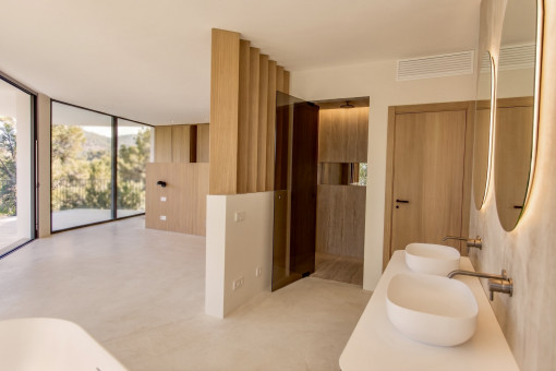 Bedroom with en-suite bathroom