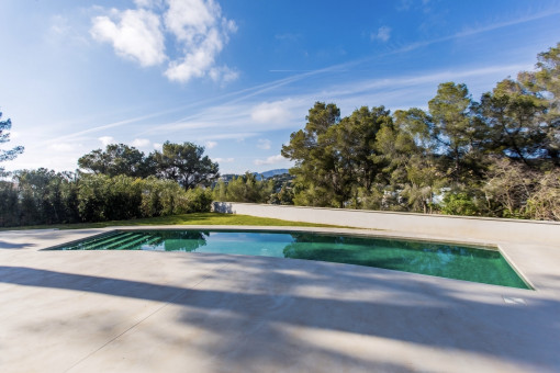 Spacious outdoor area