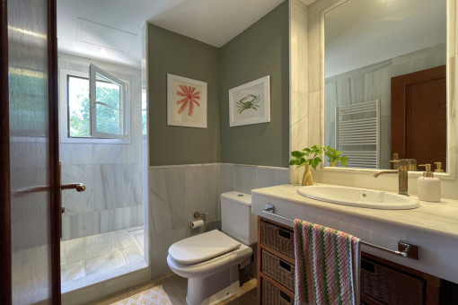 Modern bathroom