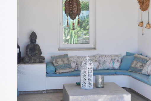 Cozy sitting area in Mediterranean style