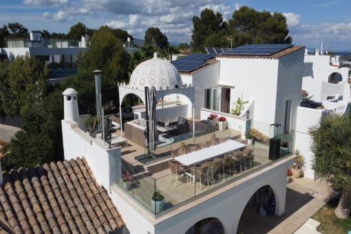 lVilla with sea views and Mediterranean architecture