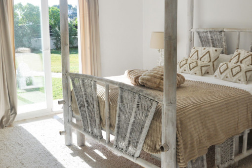 Bedroom with direct access to the terrace