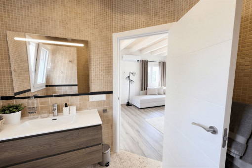 En-suite bathroom