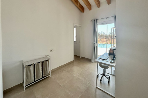 Study with En-Suite Bathroom