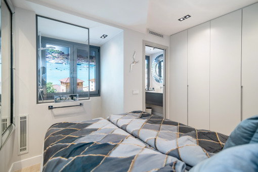 Bedroom with En-Suite Bathroom