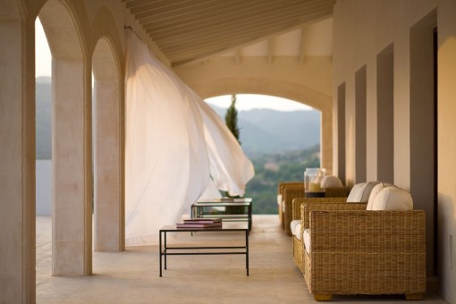 Covered terrace with lounge area