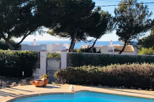 Pool and sea views