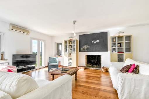 modern country house near colonia sant jordi comfortable living area with fireplace - Modern Country Wohnzimmer modern country house near colonia sant jordi comfortable living area with fireplace - Modern Country Wohnzimmer