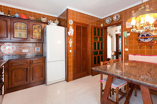 Alternative view of the kitchen