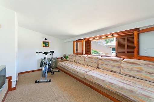 Fernsehzimmer - The Ikea Table Tops