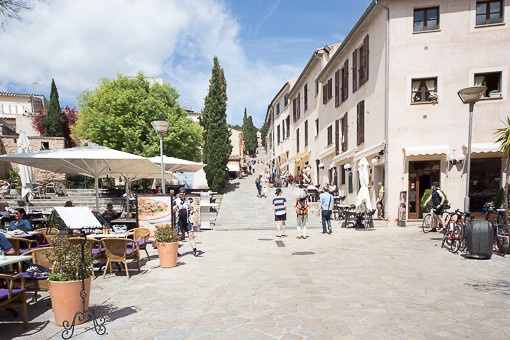 Central to shops and businesses