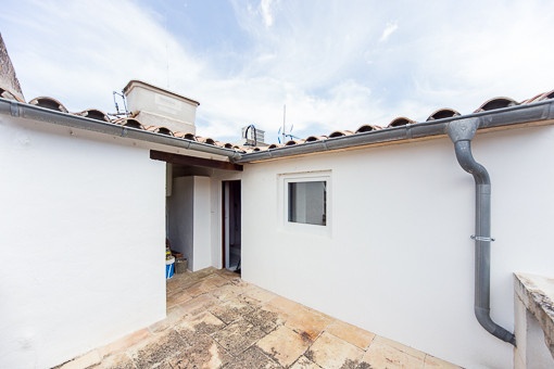 Terrace with access to the laundry room