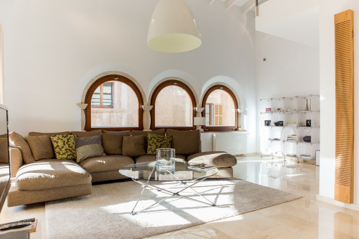 Alternative view of the living area