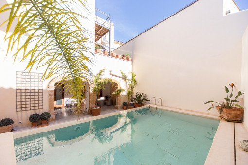 Dreamlike patio with pool
