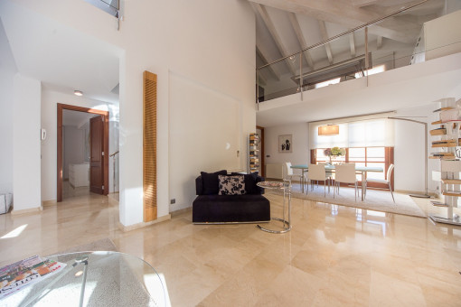 Light-flooded living room