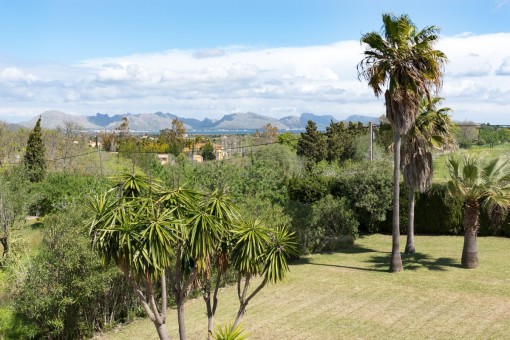 Quiet location with lovely sea views
