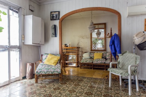 Terraced house in need of renovation with great potential for expansion