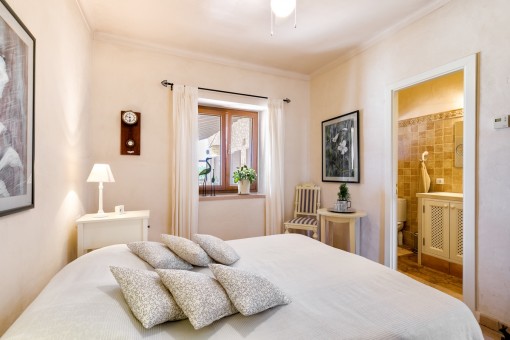 Friendly double bedroom with bathroom en suite