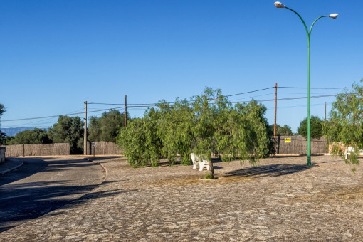 The urbanization is close to the airport