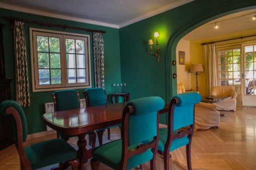 Dining area in green