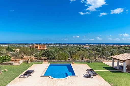 Fantastic view of the sea and the garden