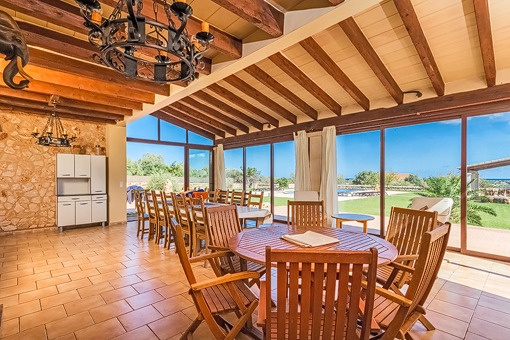 Covered terrace with panoramic windows