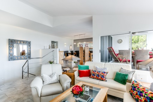 Alternative views of the living area