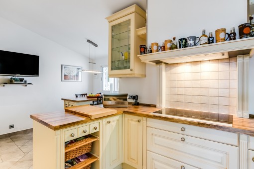 Kitchen completely furnished