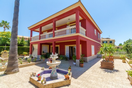 Spacious villa with pool in Badia Azul