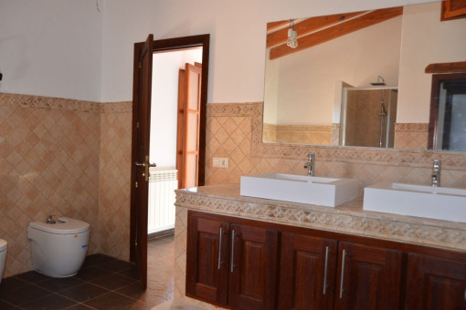 Modern-style bathroom