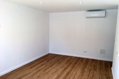 Double-bedroom with air conditioning