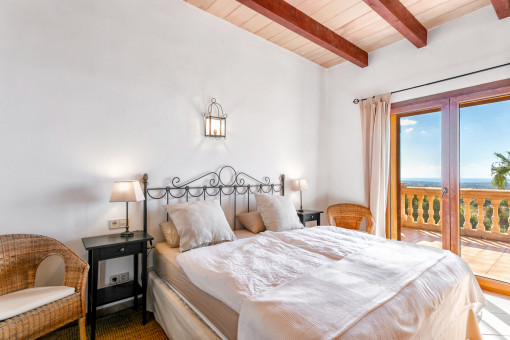 Second bedroom with wooden beams