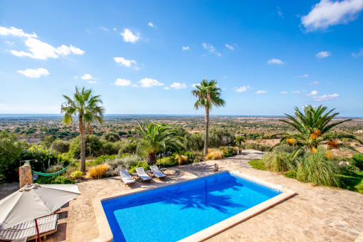 Finca with spectacular 180 degree panoramic views in Santanyi 