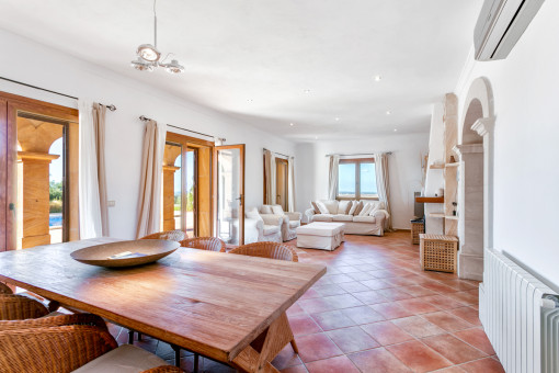 Alternative view of the dining- and living area