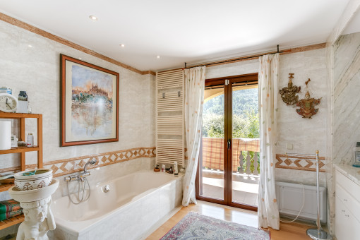 Master bathroom with veranda access