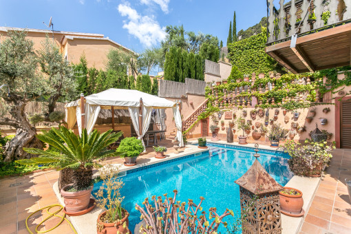 Lovely outside area with pool