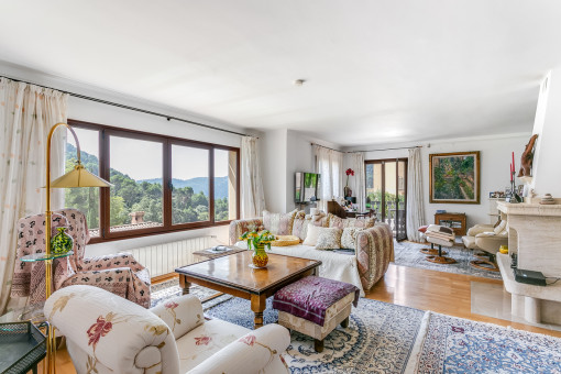Living area with panorama window