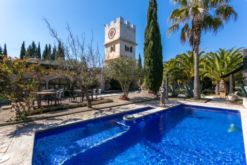 Former ayurveda finca-property with guest houses, pool and fantastic sweeping views near to Montuiri