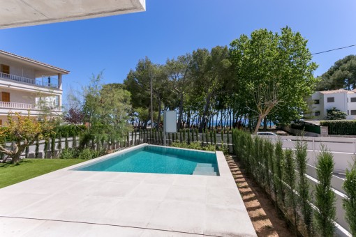 Terrace with sea views